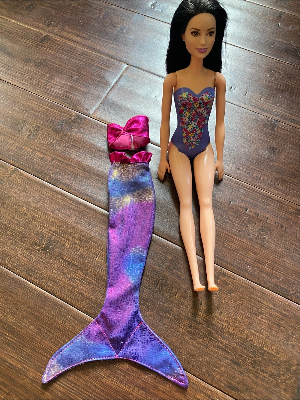 2 Swim Barbies with 2 mermaid outfits - Picture 7 of 14